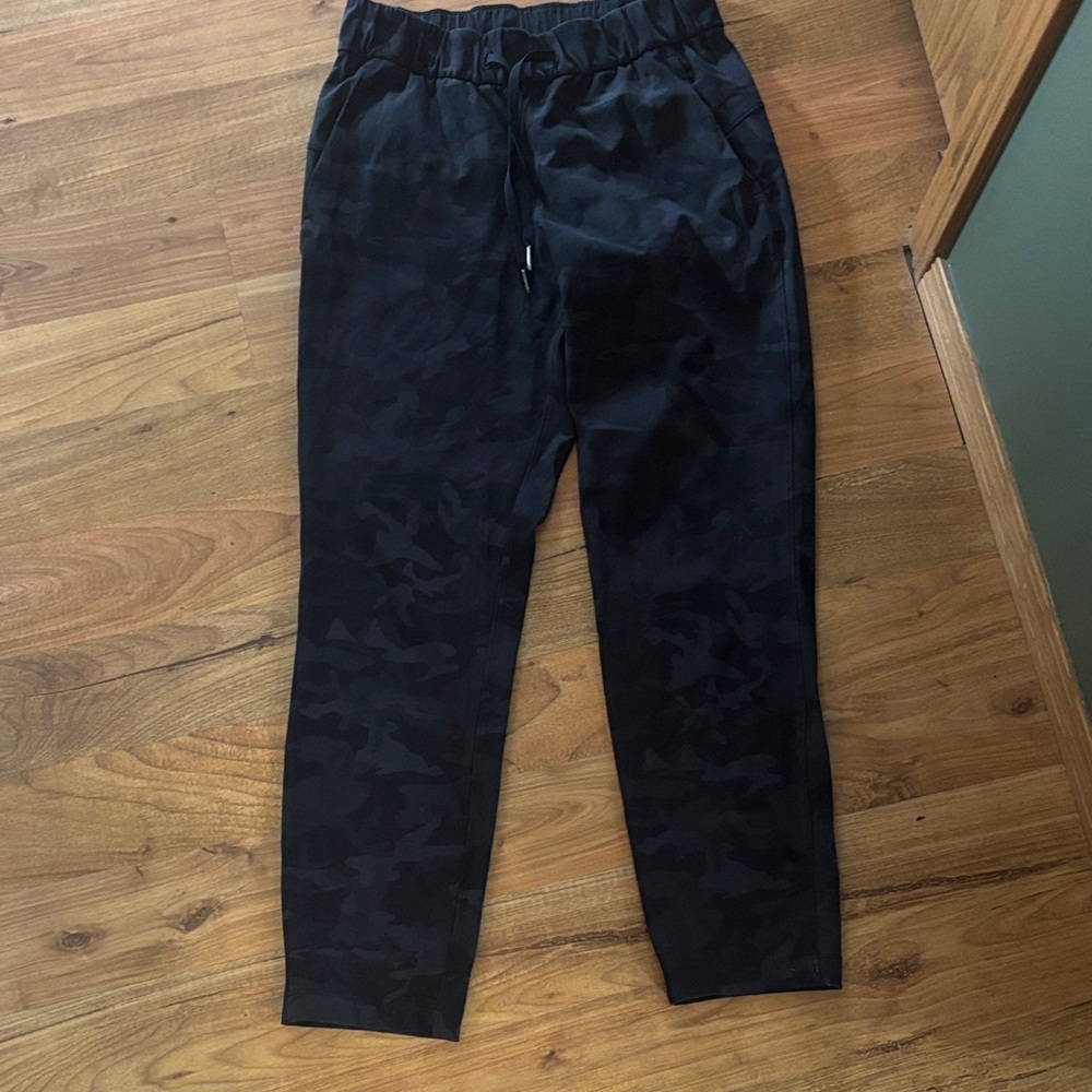 lululemon athletica Black/Gray Camouflage On the Fly Pants
